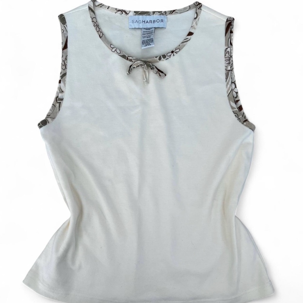 Vintage Y2K 2000s Sag Harbor Women's Cream Sleeveless Top- floral accent